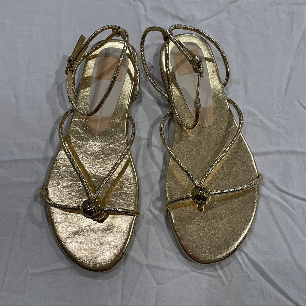 NWOT- DOLCE VITA Gold Strappy Flat Sandals Size 7